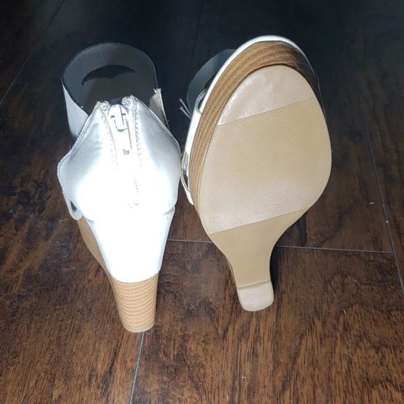 Shoes - Picture 6 of 8